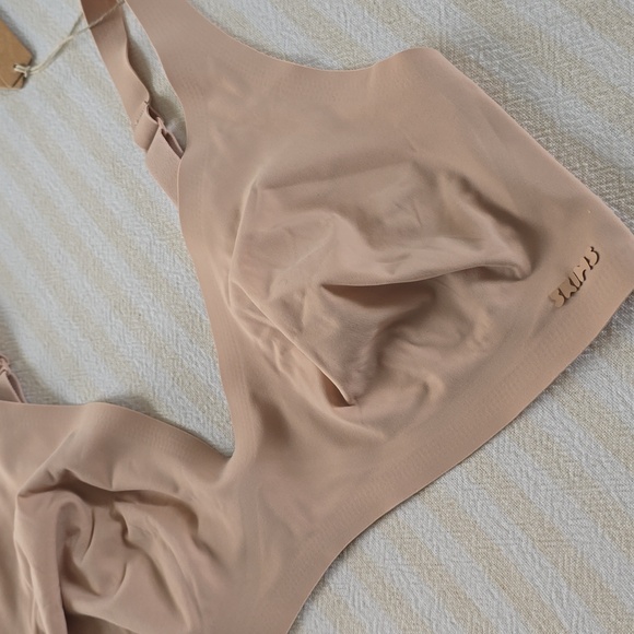 SKIMS Naked Plunge Bra Size:Medium Mica - Picture 2 of 5